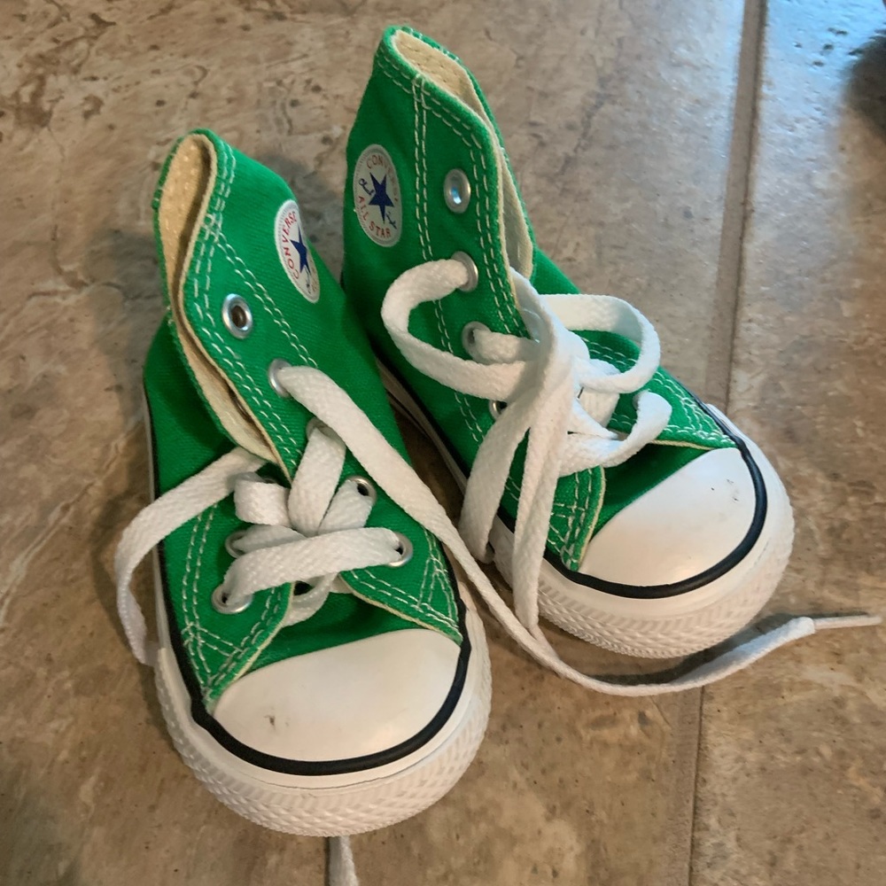 Baby/Kid’s Green Converse - sz 4 baby